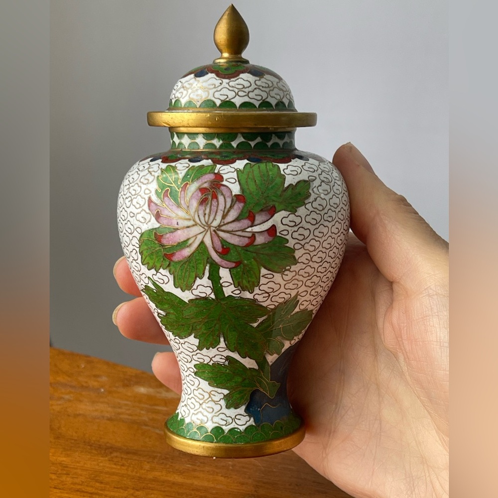 Little Vintage Cloisonné Enameled Ginger Jar Chinese White Chrysanthemum Urn